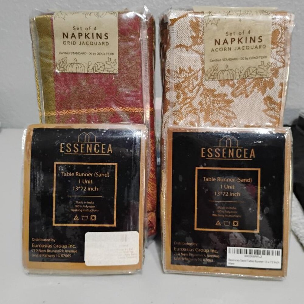 Okeo Tex 2 sets Jacquard Cloth Napkins and 2 Table Runners NWT